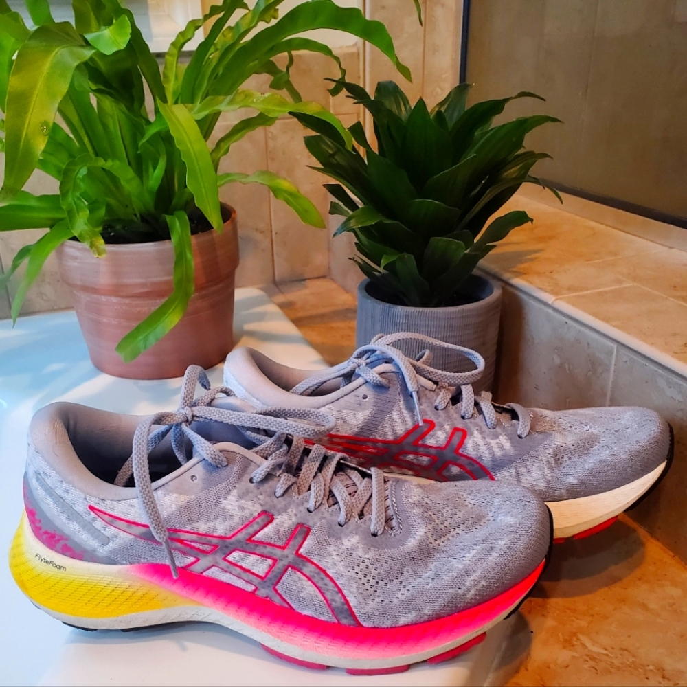 Asics Gel-Kayano Lite | Women's Size 9.5